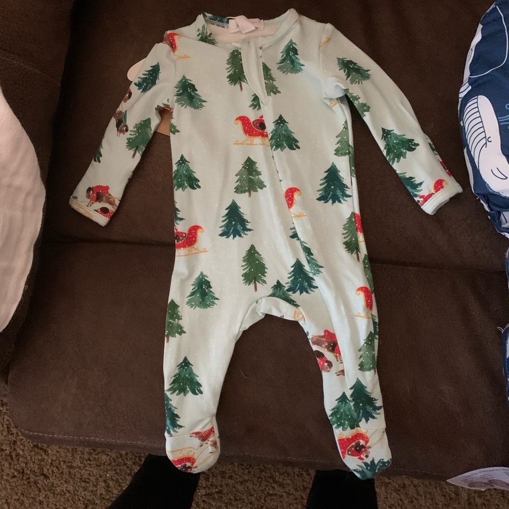 Angel Dear Christmas Bison footie